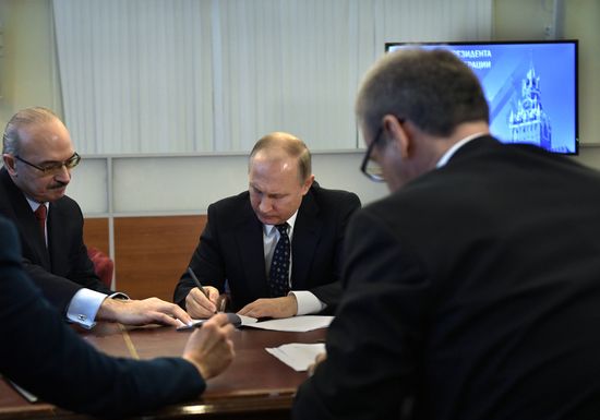 Vladimir Putin submits documents to Central Electoral Commission to register as presidential candidate