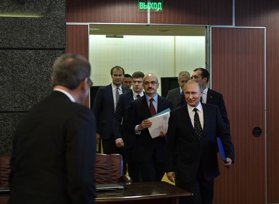 Vladimir Putin submits documents to Central Electoral Commission to register as presidential candidate