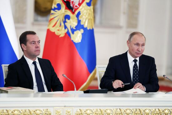 President Putin chairs meeting of State Council on regions' investment attractiveness