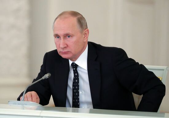 President Putin chairs meeting of State Council on regions' investment attractiveness