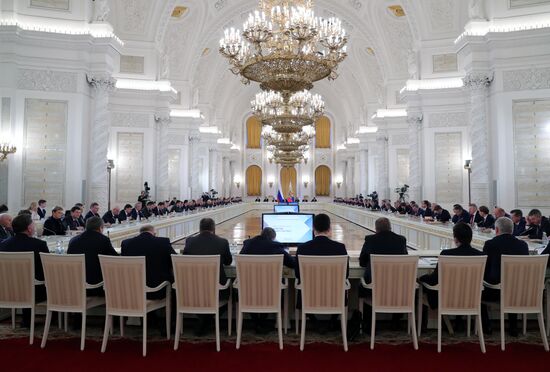 President Putin chairs meeting of State Council on regions' investment attractiveness