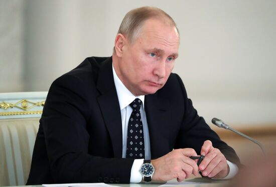 President Putin chairs meeting of State Council on regions' investment attractiveness