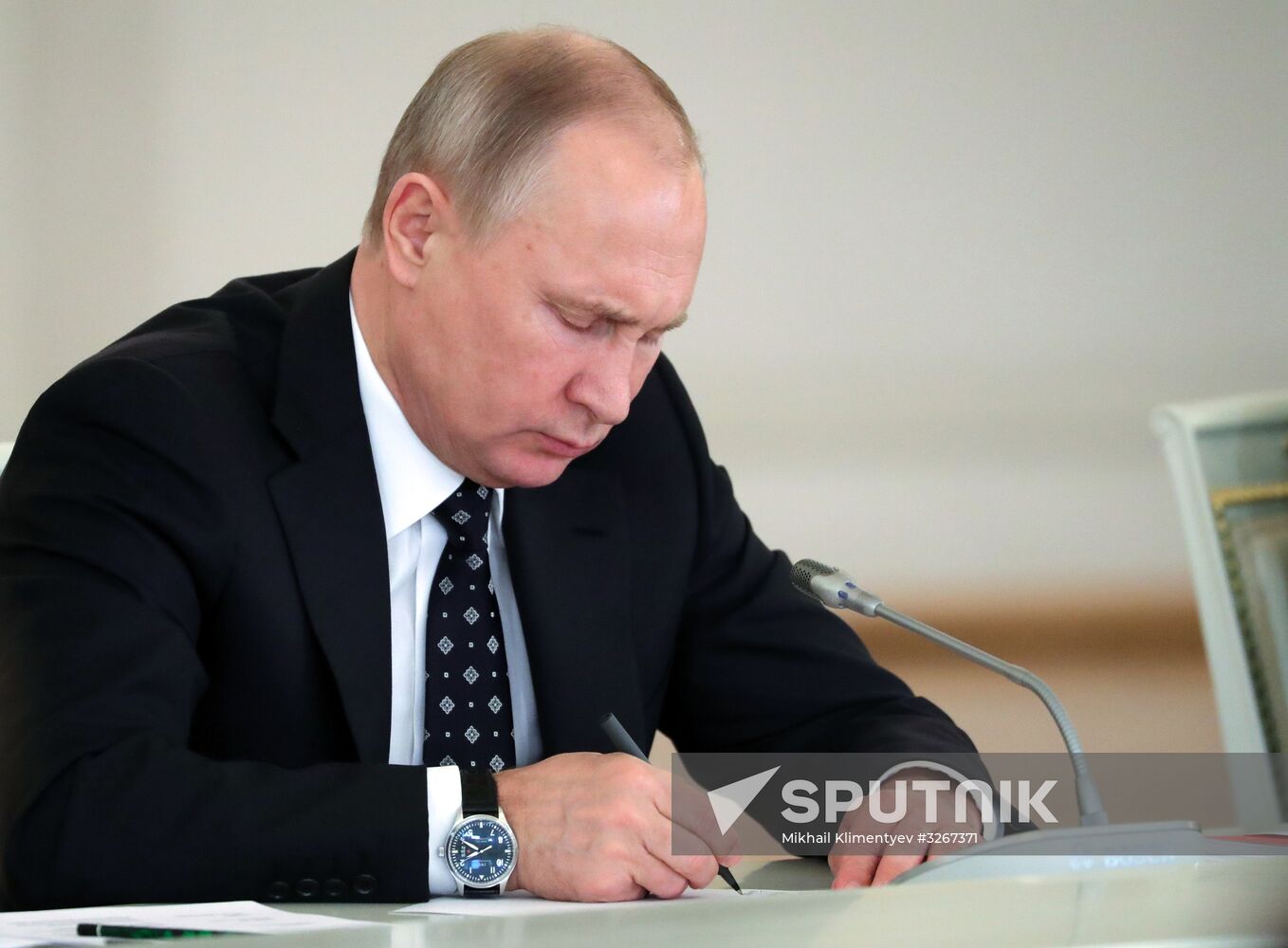 President Putin chairs meeting of State Council on regions' investment attractiveness