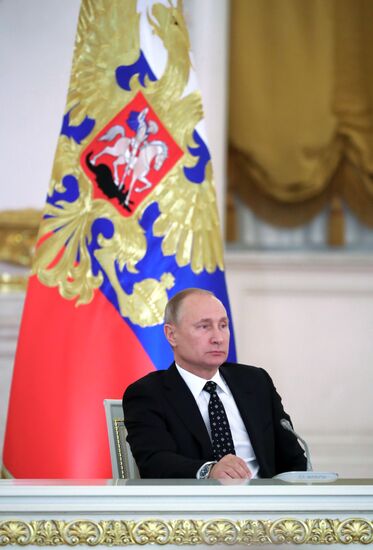 President Putin chairs meeting of State Council on regions' investment attractiveness