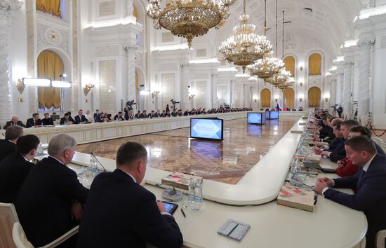 President Putin chairs meeting of State Council on regions' investment attractiveness