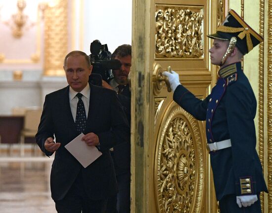 President Putin chairs meeting of State Council on regions' investment attractiveness