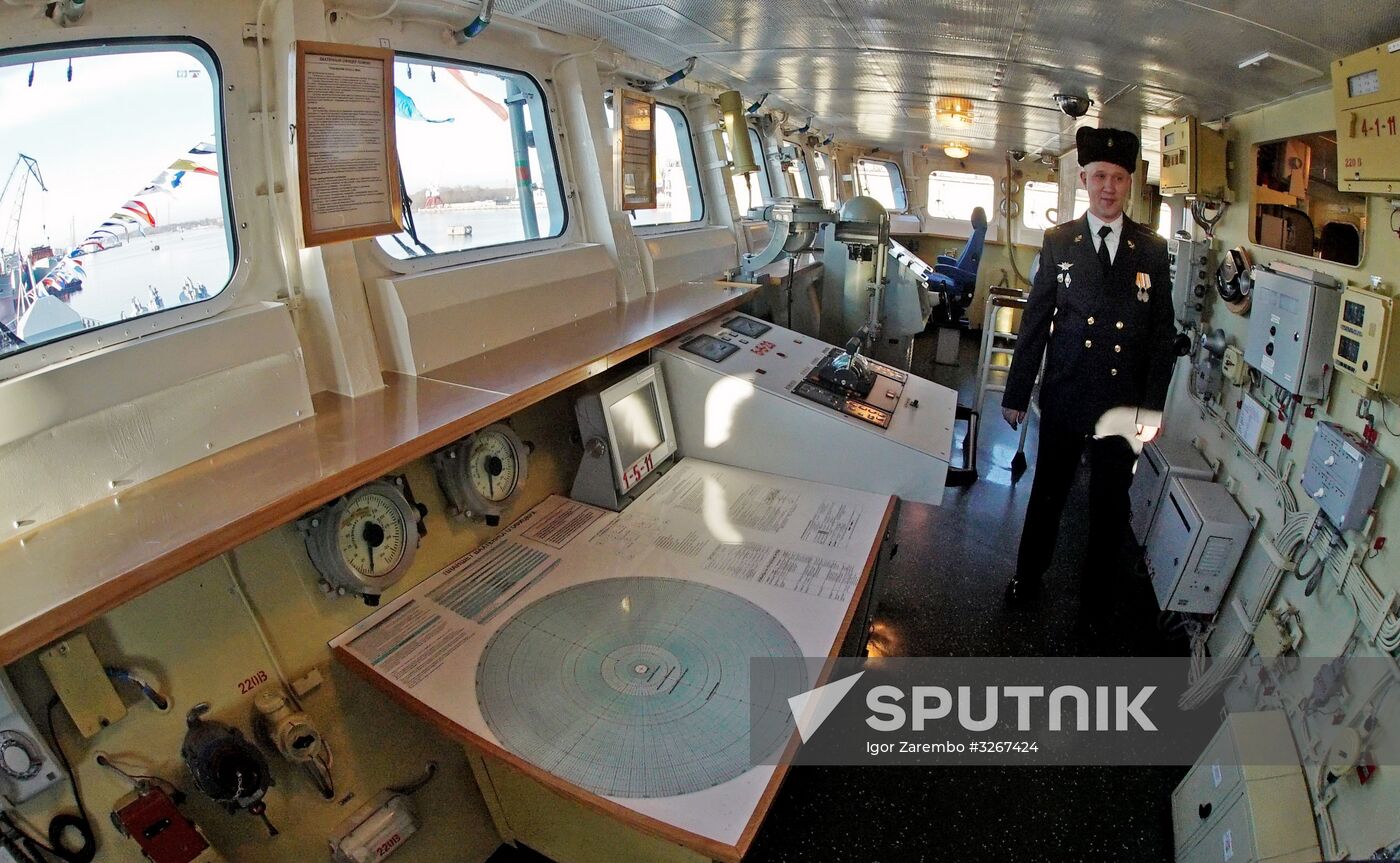 Naval ensign is raised on Admiral Makarov frigate in Kaliningrad