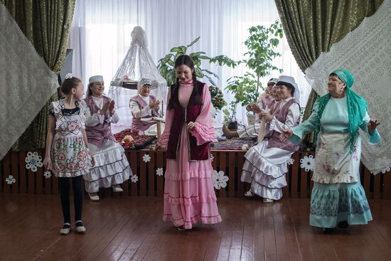 An evening gathering as a tradition