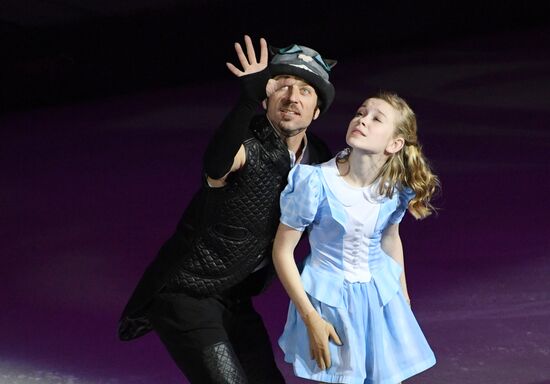 Premiere of Ilya Averbukh's Alice in Wonderland ice show
