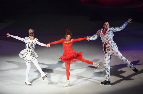 Premiere of Ilya Averbukh's Alice in Wonderland ice show
