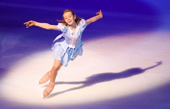 Premiere of Ilya Averbukh's Alice in Wonderland ice show