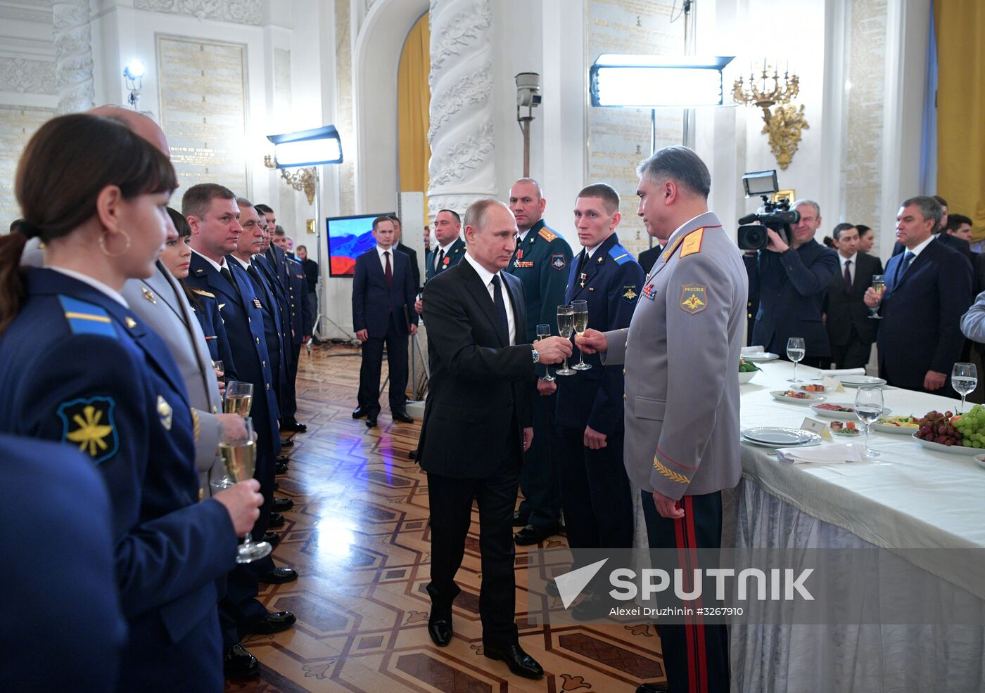 Russian President Vladimir Putin meets with service personnel who took part in counter-terrorism operation in Syria
