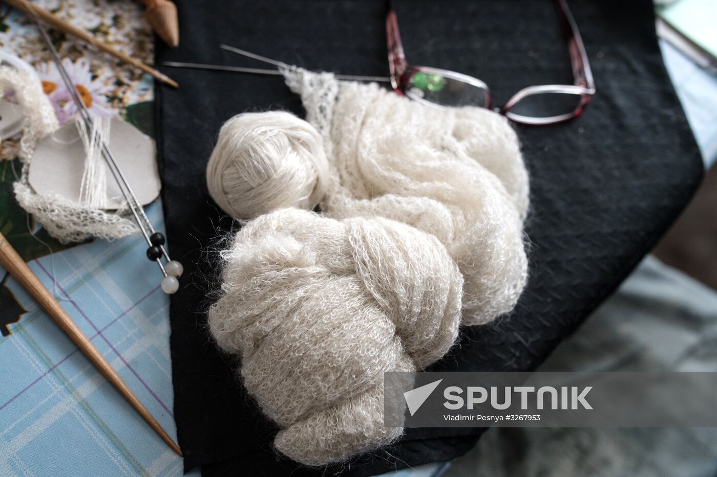 Knitting an Orenburg down-hair shawl