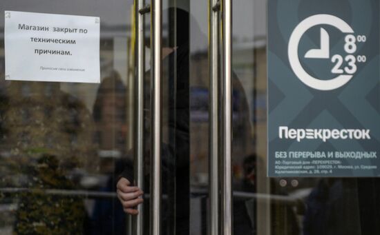 Aftermath of explosion at Perekryostok store in St. Petersburg