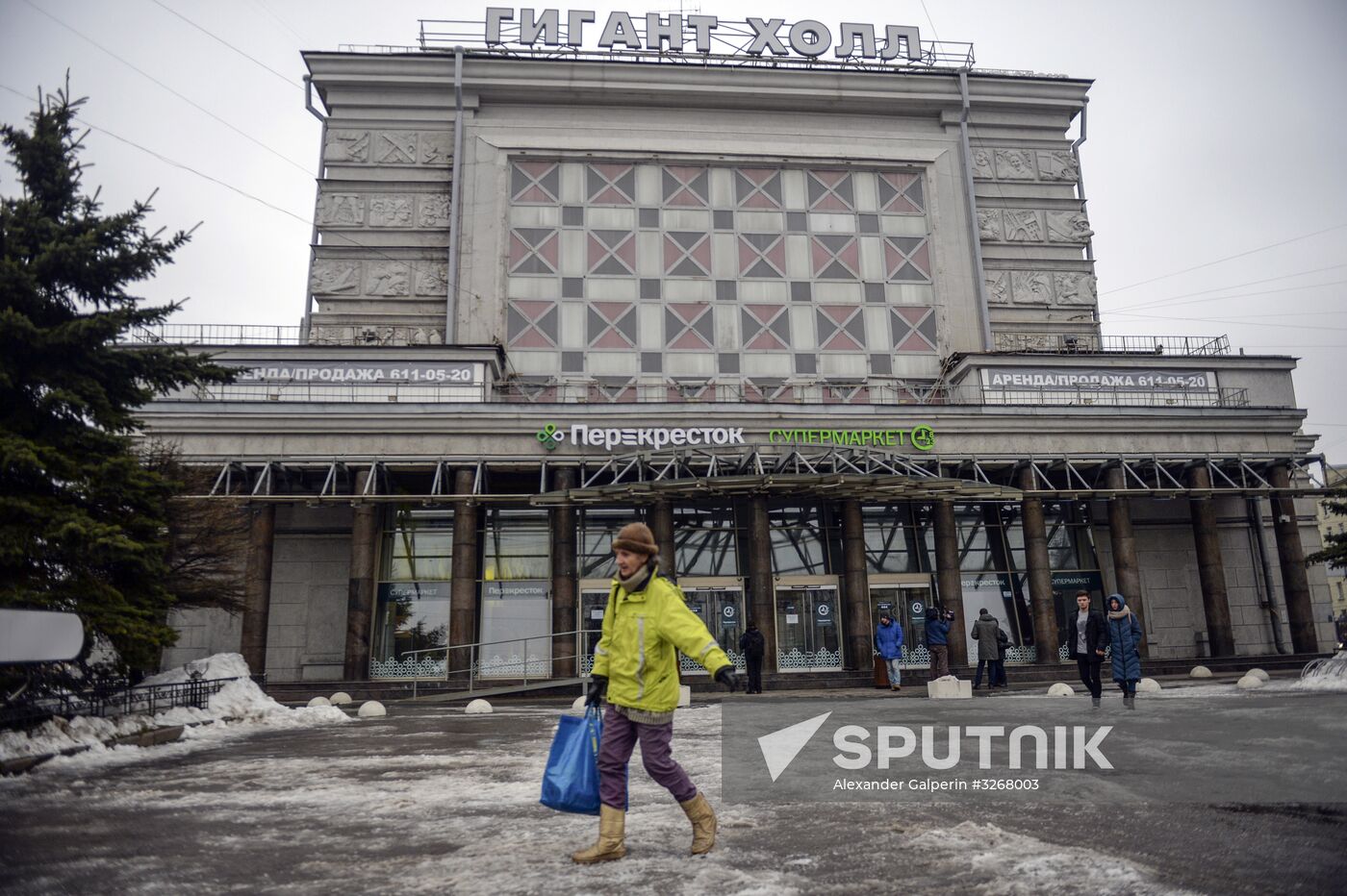 Aftermath of explosion at Perekryostok store in St. Petersburg