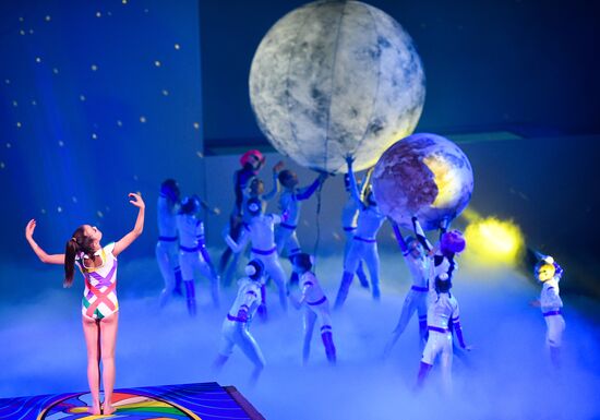 New Year show of Olympic champions 'For sport! City of future'