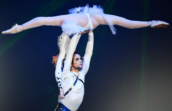 New Year show of Olympic champions 'For sport! City of future'