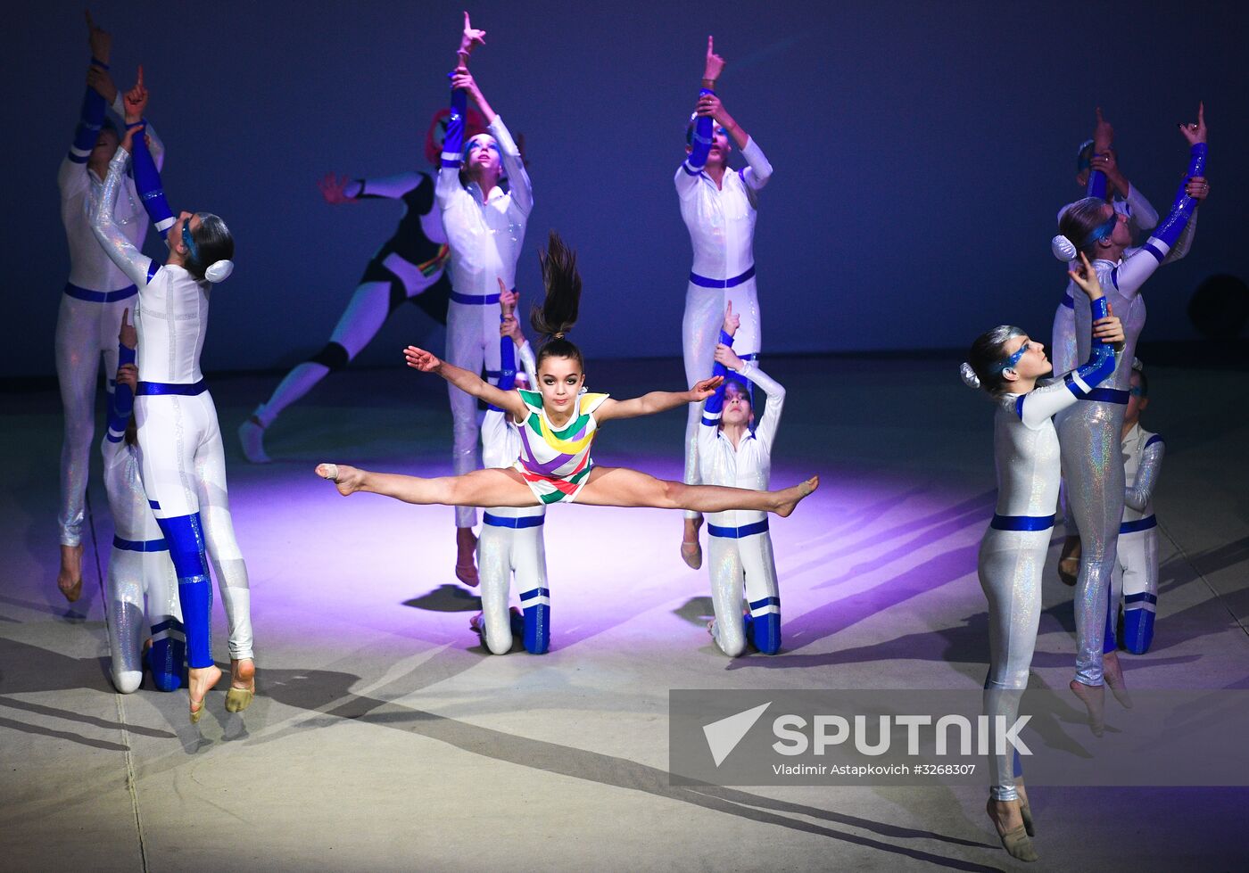 New Year show of Olympic champions 'For sport! City of future'