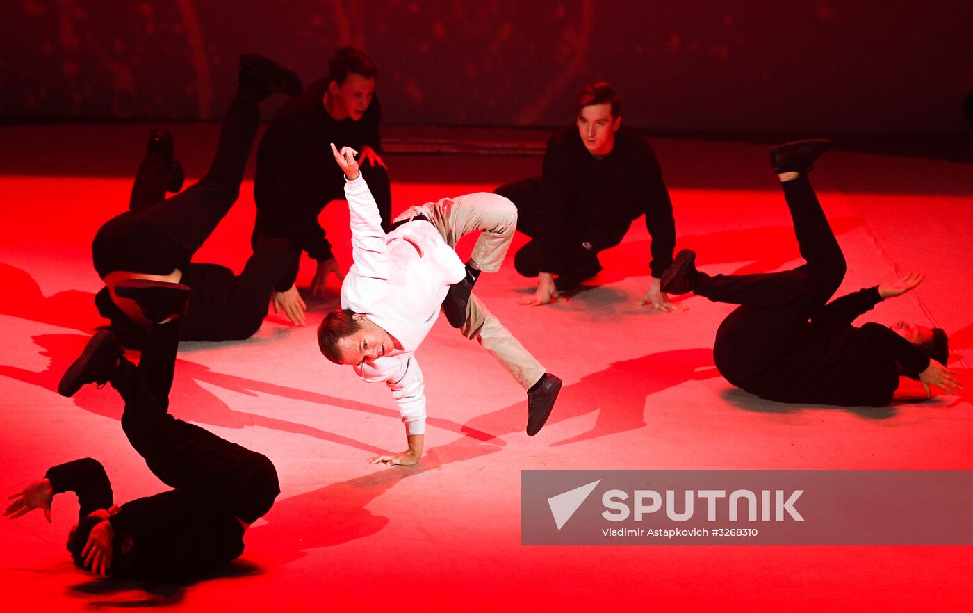 New Year show of Olympic champions 'For sport! City of future'