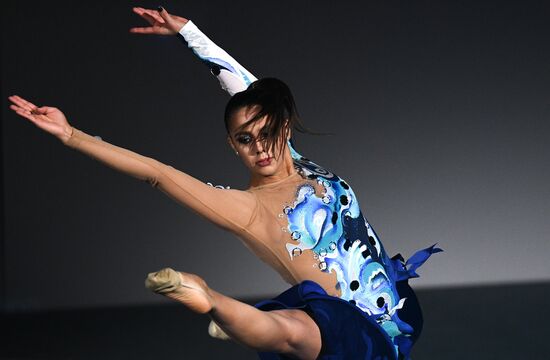 New Year show of Olympic champions 'For sport! City of future'