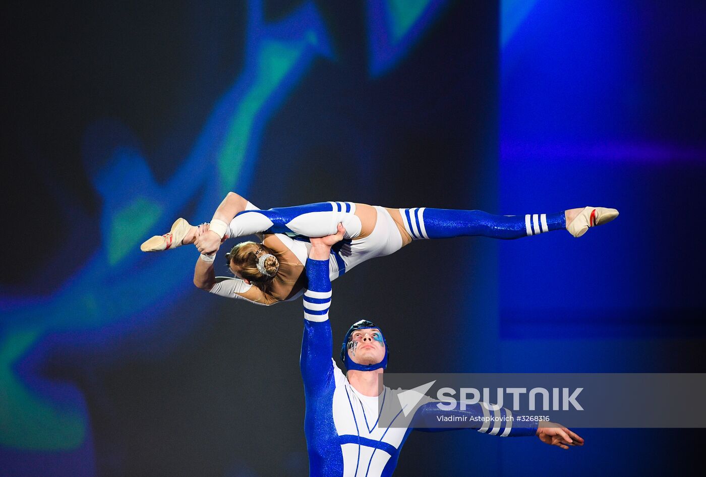 New Year show of Olympic champions 'For sport! City of future'