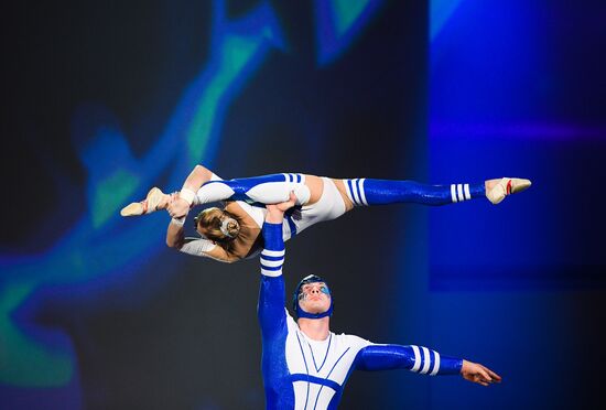 New Year show of Olympic champions 'For sport! City of future'