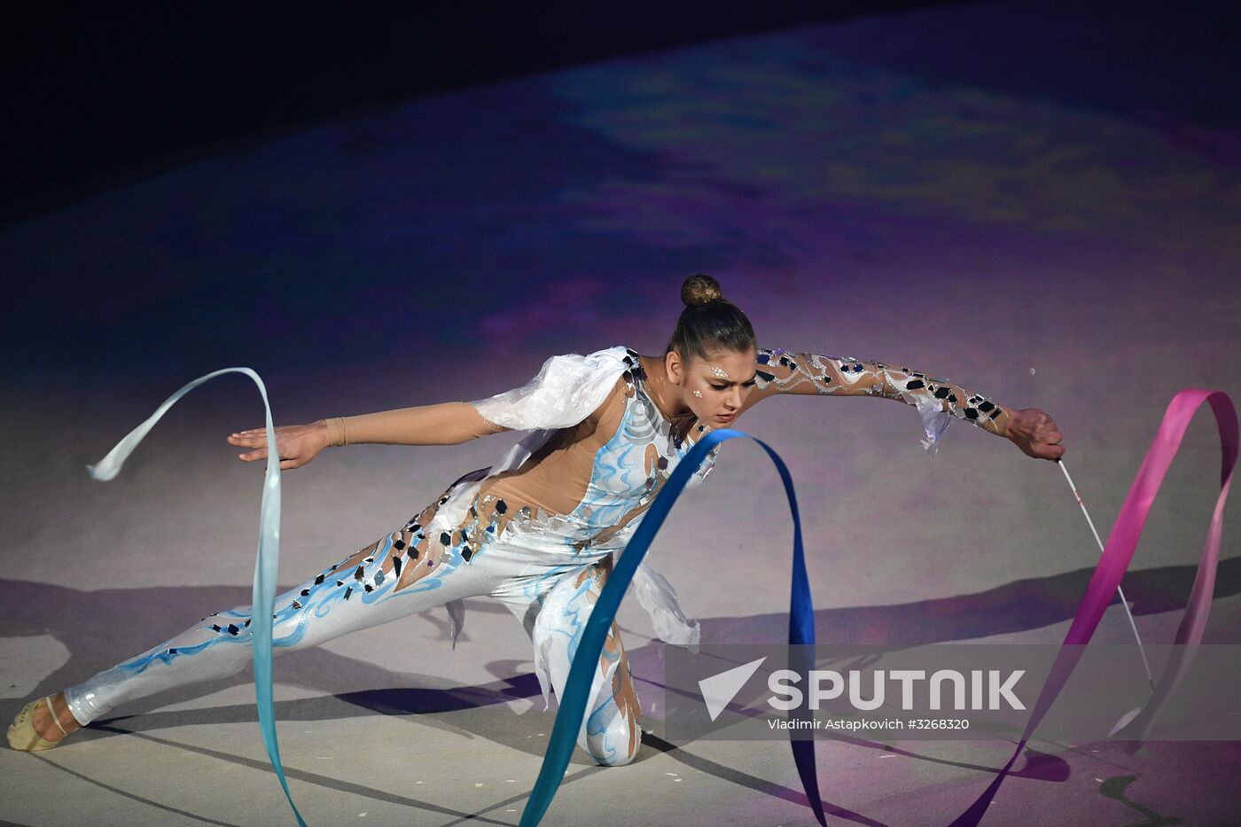 New Year show of Olympic champions 'For sport! City of future'