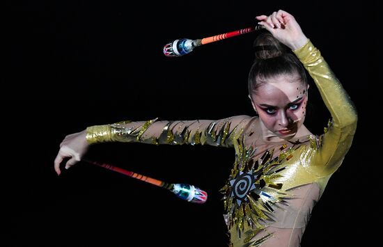 New Year show of Olympic champions 'For sport! City of future'