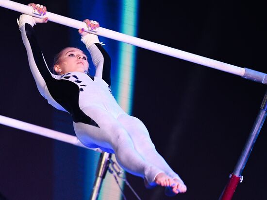 New Year show of Olympic champions 'For sport! City of future'