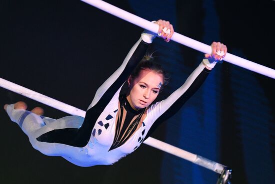 New Year show of Olympic champions 'For sport! City of future'