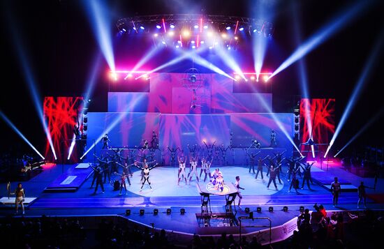 New Year show of Olympic champions 'For sport! City of future'