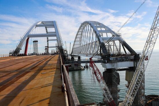Ministry of Transport publishes photo of finished section of Crimean Bridge