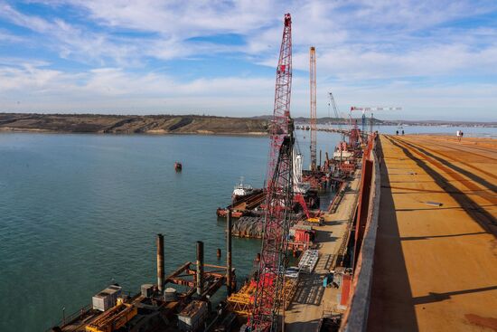 Ministry of Transport publishes photo of finished section of Crimean Bridge