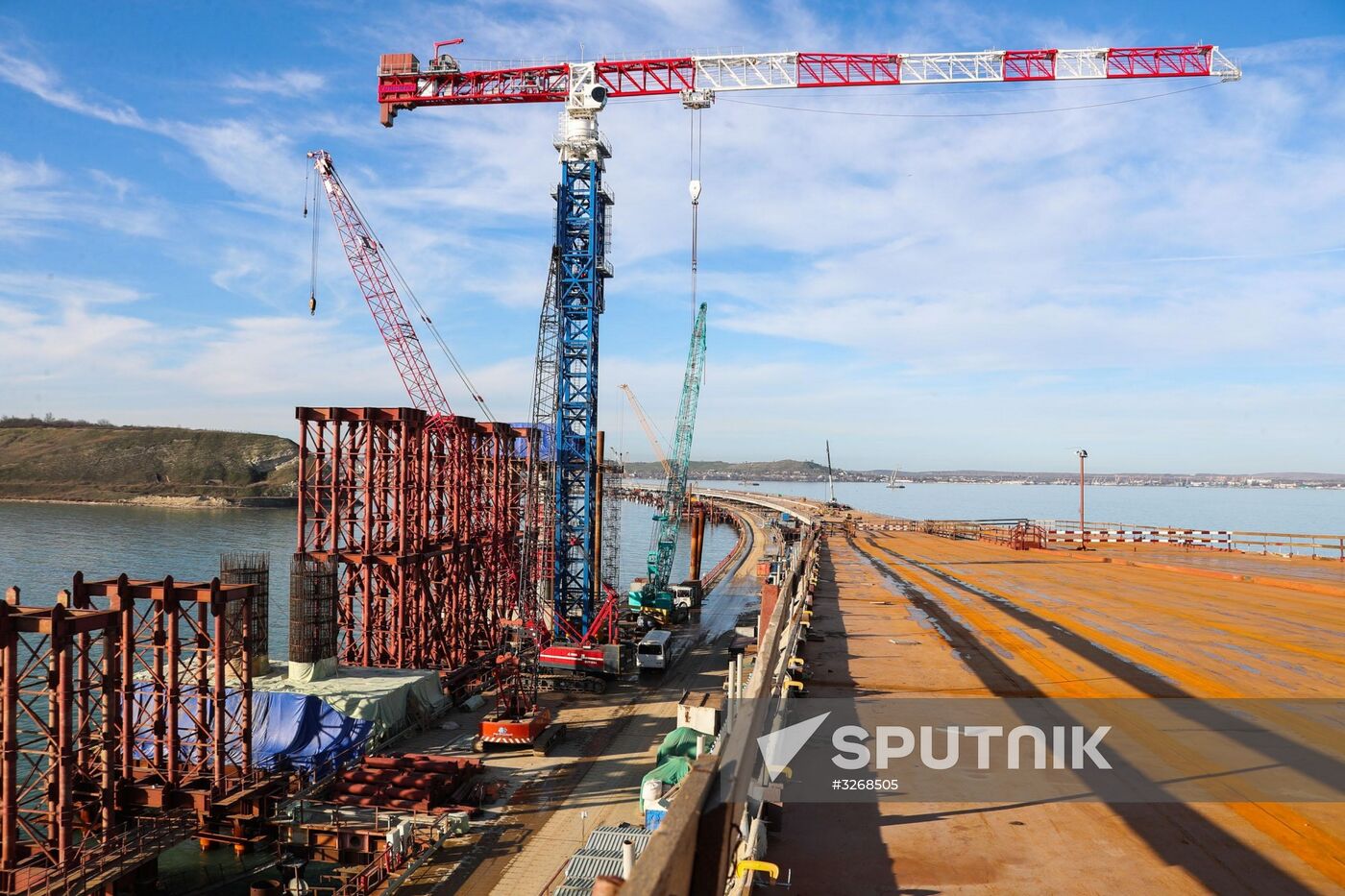 Ministry of Transport publishes photo of finished section of Crimean Bridge