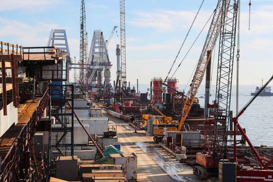 Ministry of Transport publishes photo of finished section of Crimean Bridge