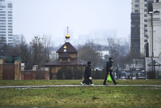 Abnormally warm weather in Moscow