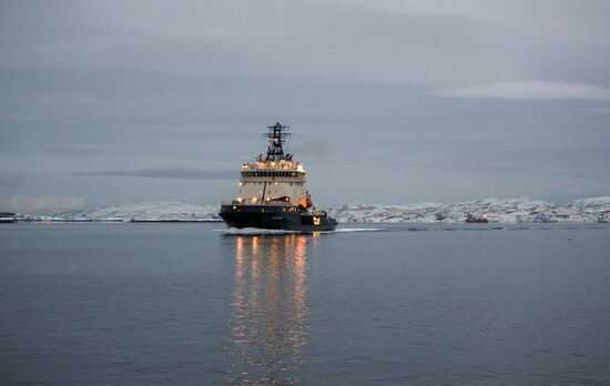 Ilya Muromets diesel electric icebreaker arrives at Northern Fleet base