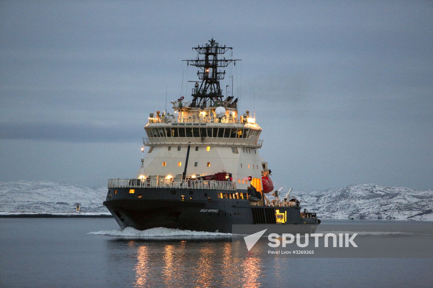 Ilya Muromets diesel electric icebreaker arrives at Northern Fleet base
