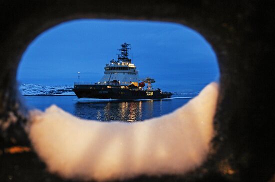 Ilya Muromets diesel electric icebreaker arrives at Northern Fleet base
