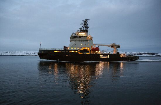 Ilya Muromets diesel electric icebreaker arrives at Northern Fleet base
