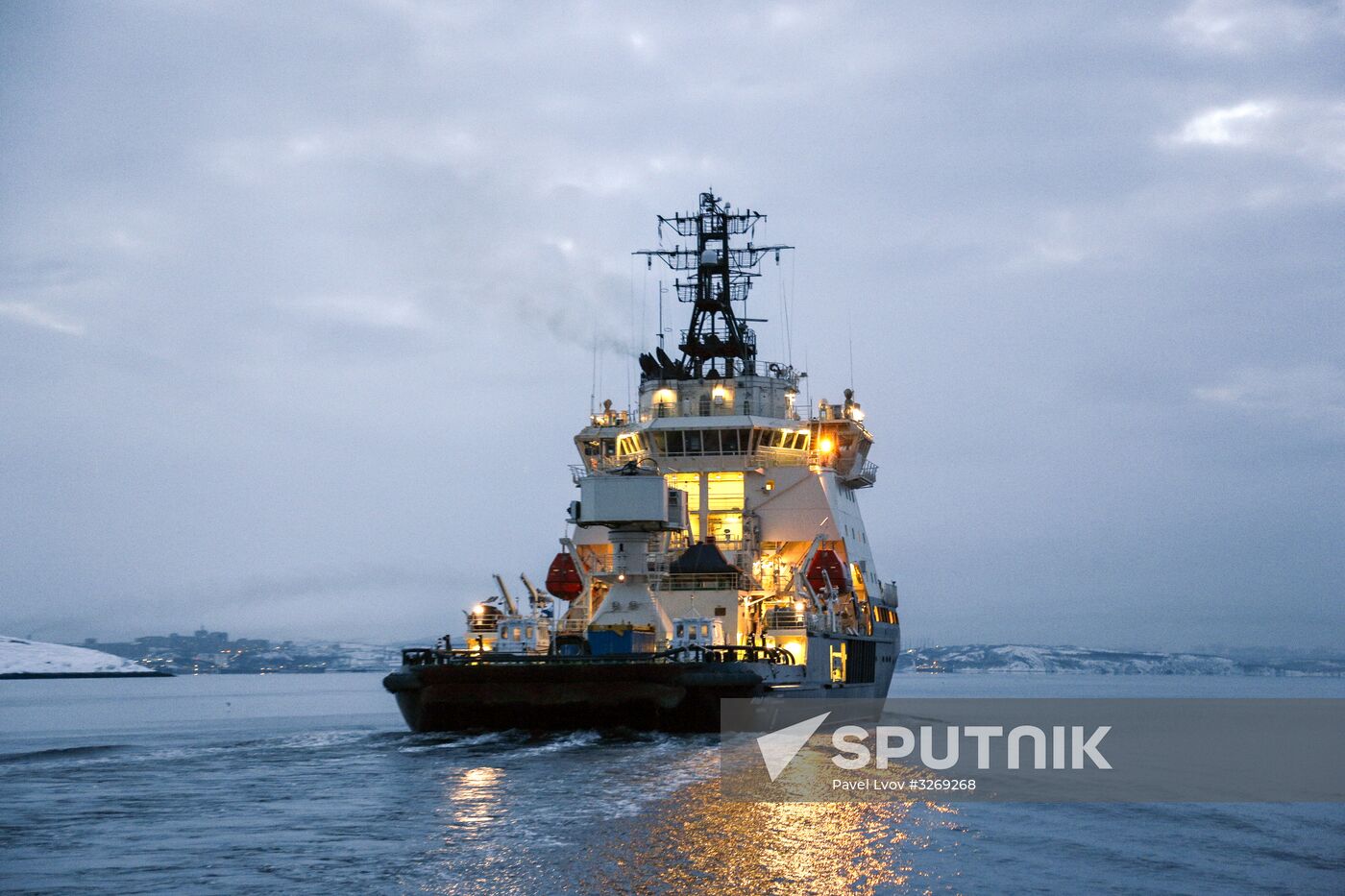 Ilya Muromets diesel electric icebreaker arrives at Northern Fleet base