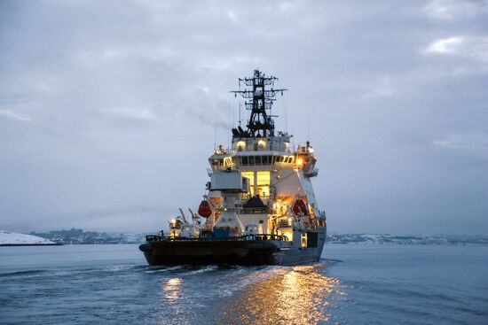 Ilya Muromets diesel electric icebreaker arrives at Northern Fleet base