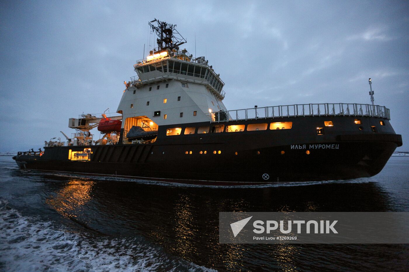 Ilya Muromets diesel electric icebreaker arrives at Northern Fleet base