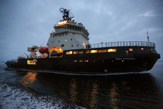 Ilya Muromets diesel electric icebreaker arrives at Northern Fleet base