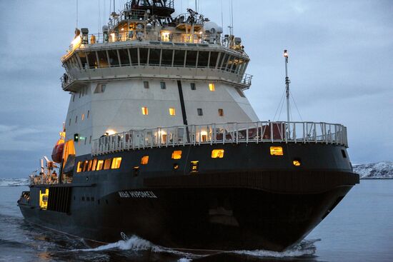 Ilya Muromets diesel electric icebreaker arrives at Northern Fleet base
