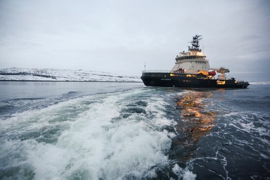 Ilya Muromets diesel electric icebreaker arrives at Northern Fleet base