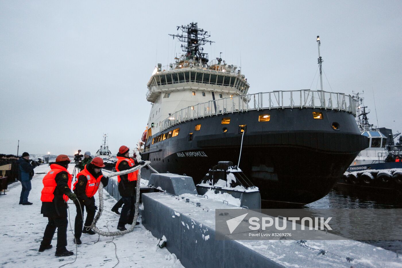 Ilya Muromets diesel electric icebreaker arrives at Northern Fleet base