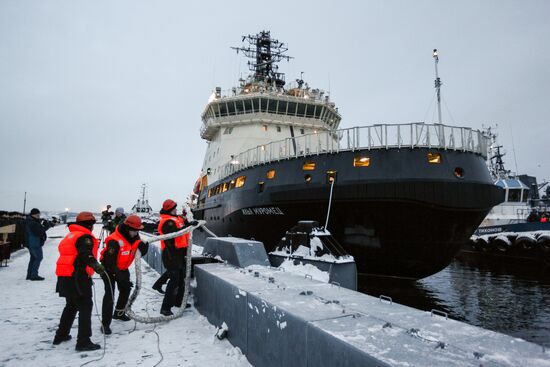 Ilya Muromets diesel electric icebreaker arrives at Northern Fleet base