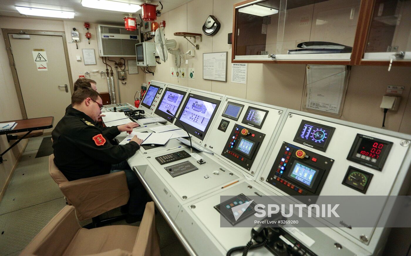 Ilya Muromets diesel electric icebreaker arrives at Northern Fleet base