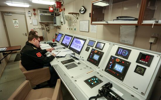 Ilya Muromets diesel electric icebreaker arrives at Northern Fleet base